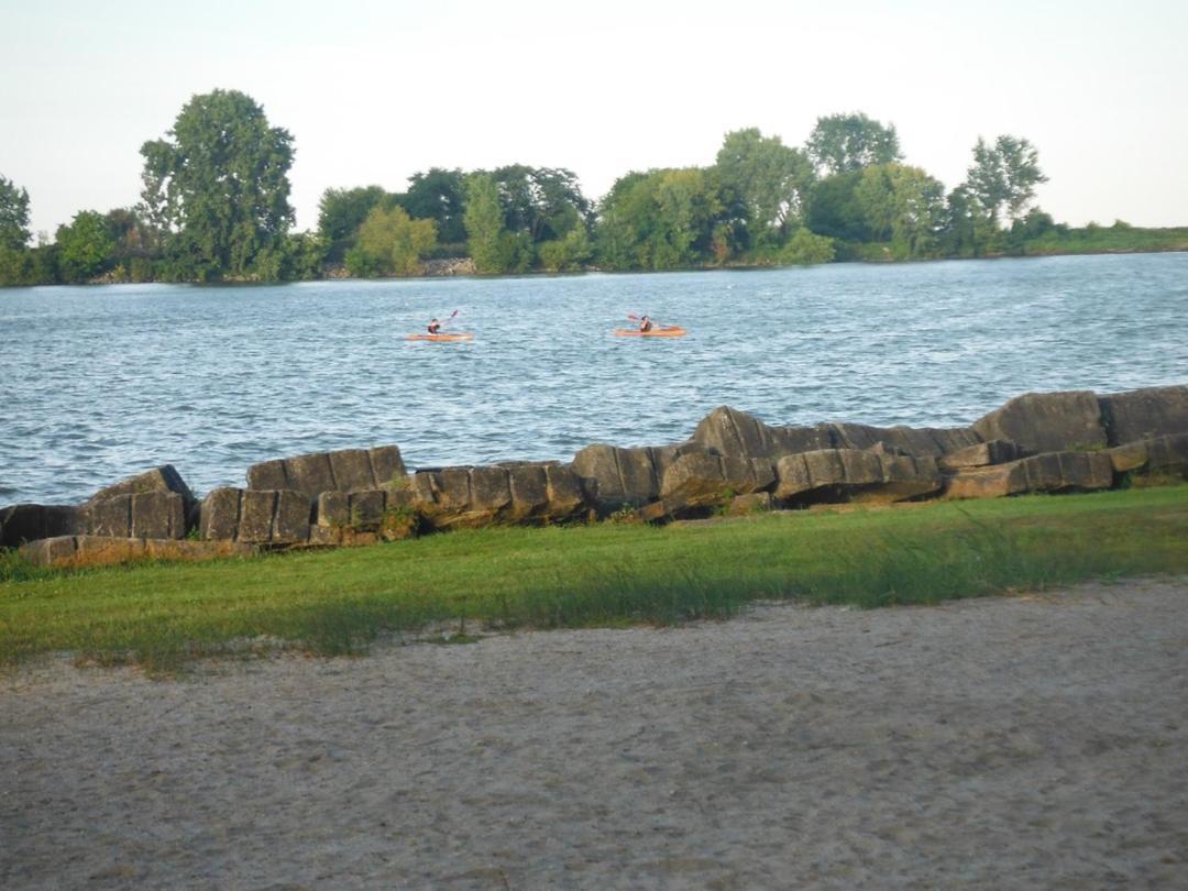 Cottage Near Lakefront Park Huron Exterior photo